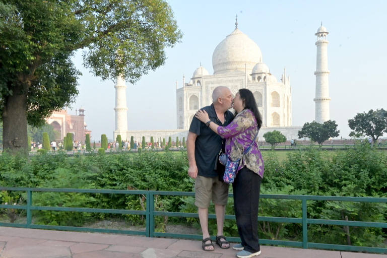 From Delhi: Taj Mahal & Agra City Tour with Fatehpur Sikri Private Tour with Tour Guide Only