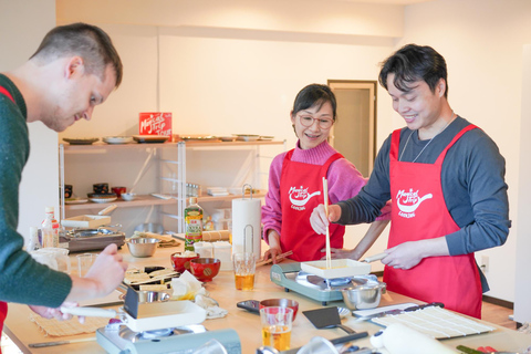 Tokyo : Cours de cuisine de sushi avec dégustation de saké