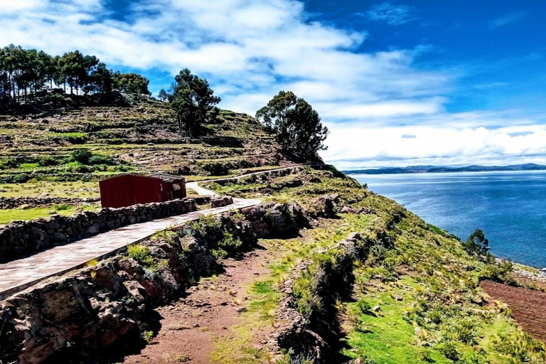 Puno : Journée complète sur les îles flottantes des Uros + Taquile + guide parlant anglais/espagnol