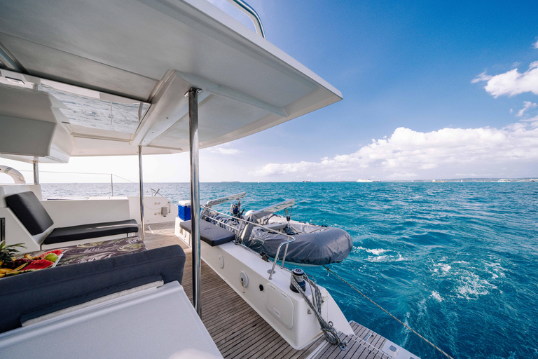 Z Zanzibaru: półdniowa wycieczka jachtemPółdniowa wycieczka luksusowym jachtem Z transferem z północy