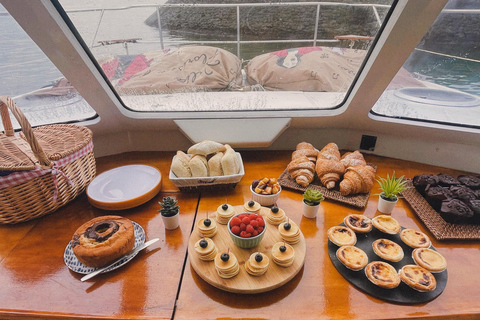 Lisbon: Brunch on Board a Beautiful Catamaran Private