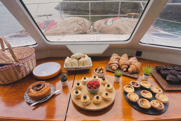Lisbon: Brunch on Board a Beautiful Catamaran Private