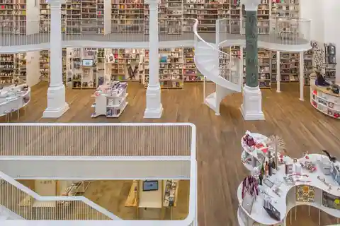 Bukarest: Nationales Geschichtsmuseum & Carturesti Carusel