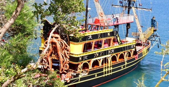 Marmaris: Pirate Boat Cruise with Lunch and Hotel Transfers