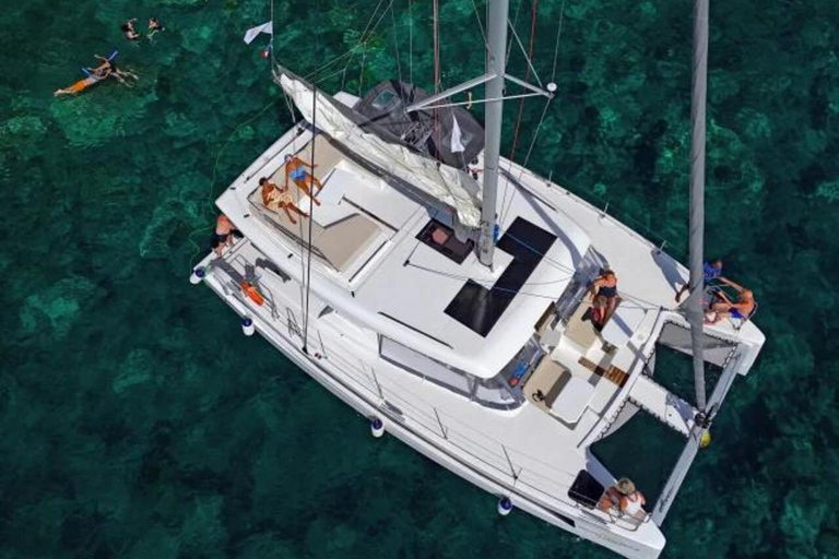 Santa-Giulia: Day at Sea Discovering the Far South by Catamaran Santa Giulia: Day at Sea Discovering the Far South by Catamaran