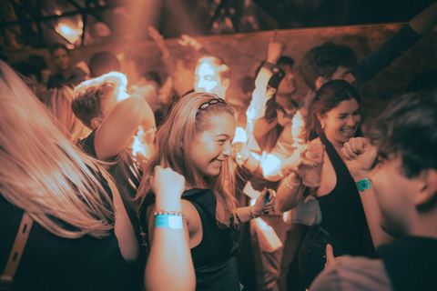 Barcelona: Party Tour with Karaoke, Tapas + VIP Club Entry