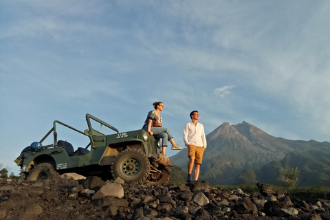 Yogyakarta : Lever de soleil sur Borobudur, volcan Merapi et Prambanan