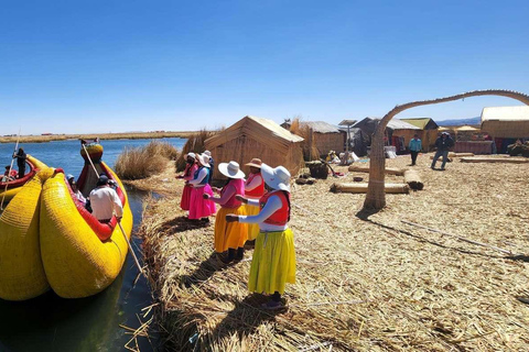 Puno : Excursion d&#039;une demi-journée aux îles flottantes Uros