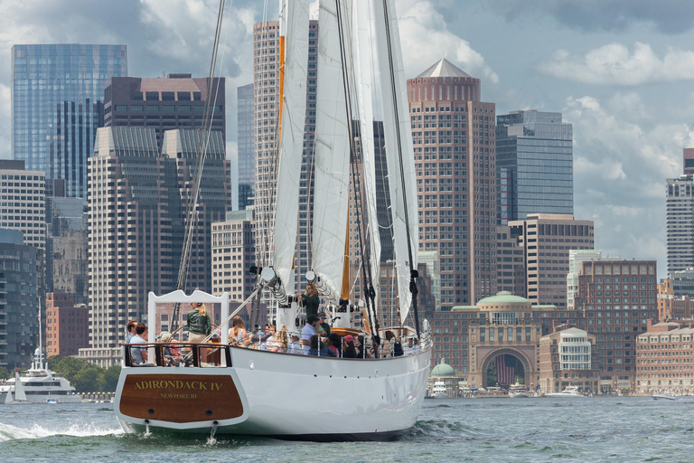 Boston - Segling i hamnen Downtown Harbor seglingskryssningTillval 2-timmars dagssegling ombord på Schooner Adirondack III