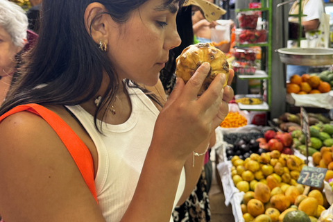 14 Flavors Tour in the Mercado de los Reyes with Pisco Tasting 14-Flavor Tour of the Mercado de los Reyes with Pisco Tasting