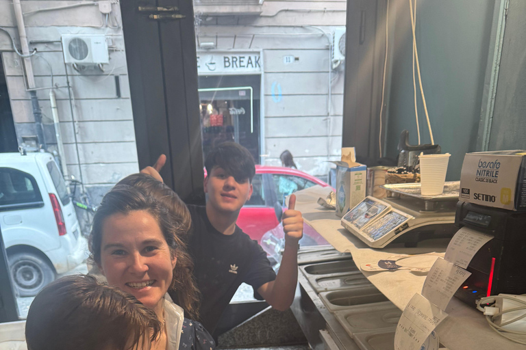 Nápoles: aula de pizza com vinho à discriçãoNápoles: aula de pizza com vinho ilimitado