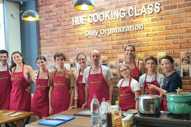 Hue : Lekcja gotowania z lokalną rodziną i wycieczka na targ