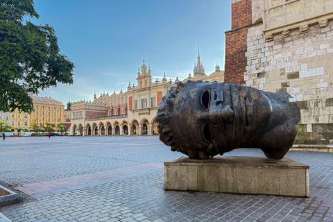 Krakow: St. Mary's Church and Rynek Underground Museum Tour Spanish tour