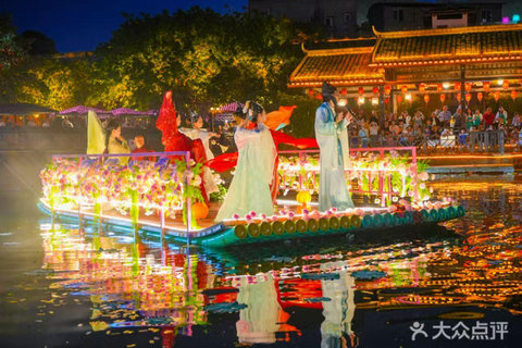 Chongqing：Xianlongjing Hot-Pot Grand Garden Entry Ticket 4‑Person Experience Package (Choose this option)