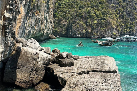 Au départ de PHI PHI - 7 îles à bord d&#039;un bateau à longue queue