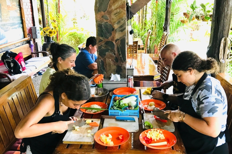 Khao Lak: Clase de Cocina de Medio Día y Búsqueda de Ingredientes