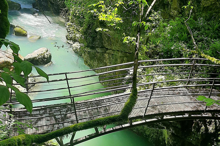 Da Tbilisi: Tour di un giorno del Canyon Martvili e delle Grotte di Prometeo