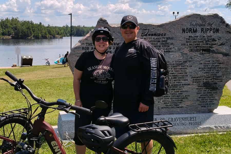 Muskoka: E-Bike-Abenteuer mit Seen, Mittagessen und Lagerbier. Foto: GetYourGuide Muskoka: E-Bike-Abenteuer mit Seen, Mittagessen und Lagerbier. Foto: GetYourGuide