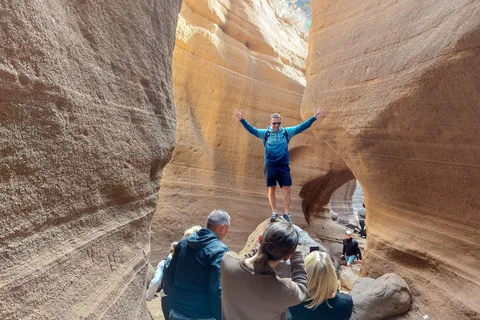 Gran Canaria: Red Gorge, Cave, Oasis Adventure Tour & Picnic