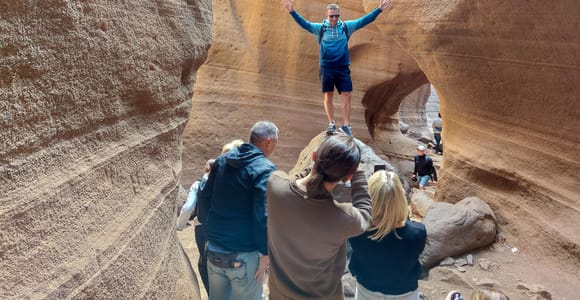 Gran Canaria: Red Gorge, Cave, Oasis Adventure Tour & Picnic