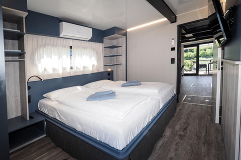 A picturesque ride on the Danube with our houseboat A picturesque trip on the Danube with our houseboat