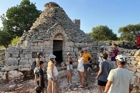 Tour in e-bike di Alberobello con visita ad un allevamento di asini
