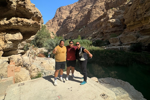 Muscat: Wadi Shab, Fins Beach & Bimmah Sinkhole 4x4 Tour Shared 4x4 Tour