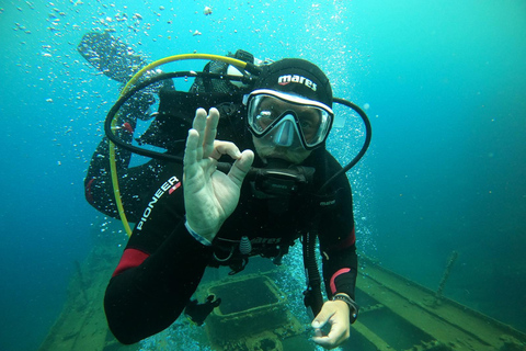 Santorini: Experiencia de submarinismo en la Caldera VolcánicaBuceo