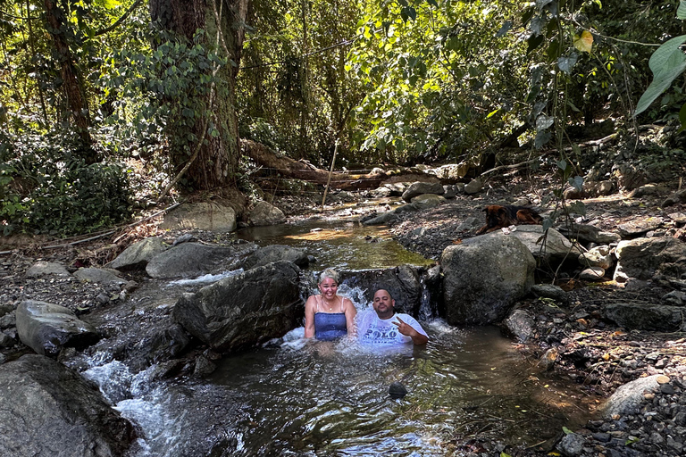 Medellín: Horseback Riding, Glamping, & Finca 360° view Stay