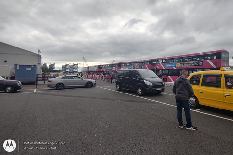 Belfast: Tour guidato del famoso taxi nero con Irish Coffee