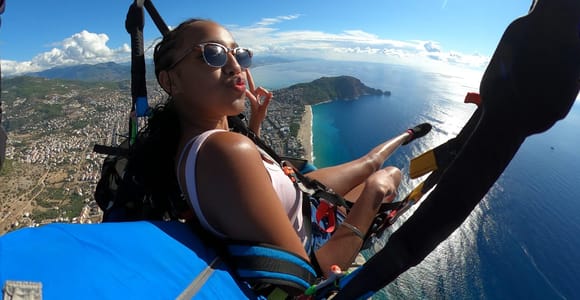 Alanya: Tandem Paragliding Flight with Hotel Pickup