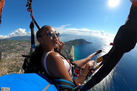 Alanya: Tandem Paragliding Flight with Hotel Pickup