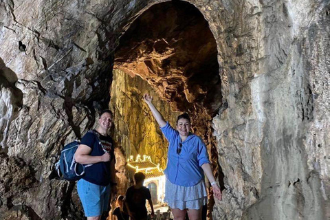 Traslado en coche privado a la Montaña de Mármol y la Pagoda Linh UngRecogida en los Hoteles de Hoi An (2 Vías)