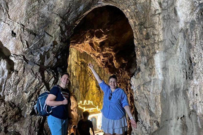 Traslado en coche privado a la Montaña de Mármol y la Pagoda Linh UngRecogida en los Hoteles de Hoi An (2 Vías)