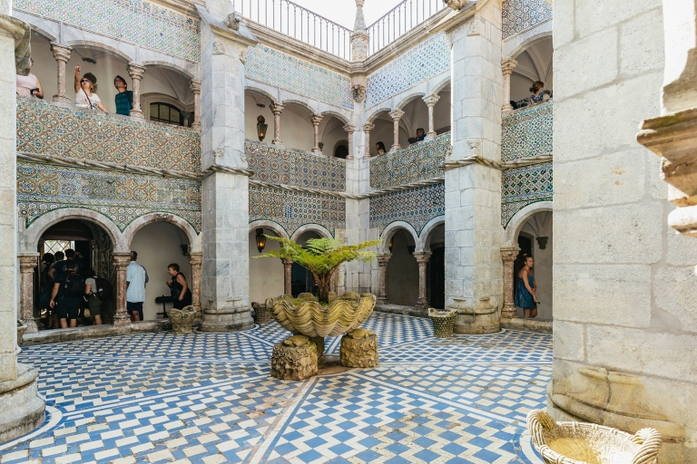 Van Lissabon: Sintra en Cascais kleine groep dagtourRondleiding Italiaans met ophaalservice van Museu do Fado