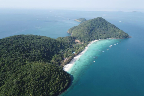 Phuket : croisière privée en hors-bord sur l'île de corailPhuket: location de hors-bord privé sur l'île de corail avec guide