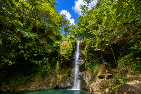 Labuan Bajo: Flores Waterfall, Village & Sunset Tour
