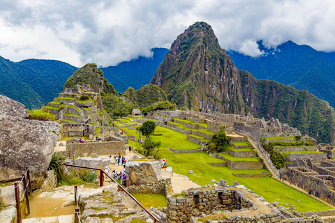 Machu Picchu: Circuit 2A (Classic Route) + Bus & Local Guide Last-Minute: Circuit 3B with Guide Included