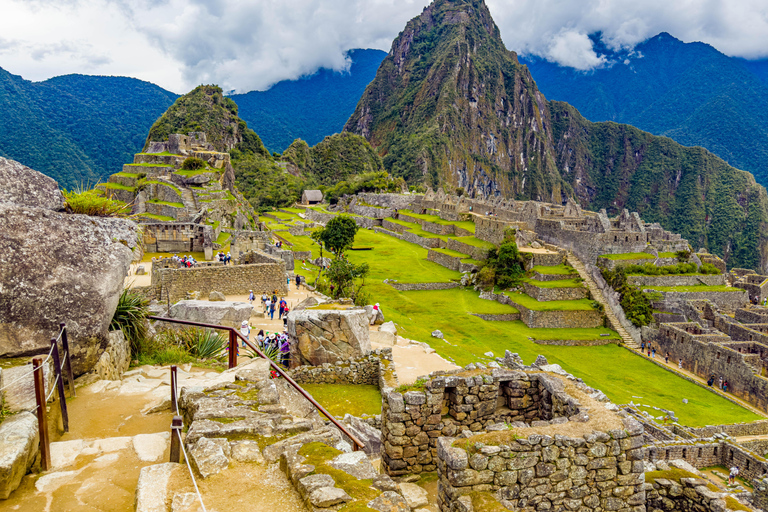 Machu Picchu: Circuit 2A (Classic Route) + Bus & Local Guide Last-Minute: Circuit 3B with Guide Included