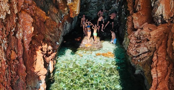 Von Hvar aus: Unvergessliche Tour zur Insel Vis und zur Blauen Höhle