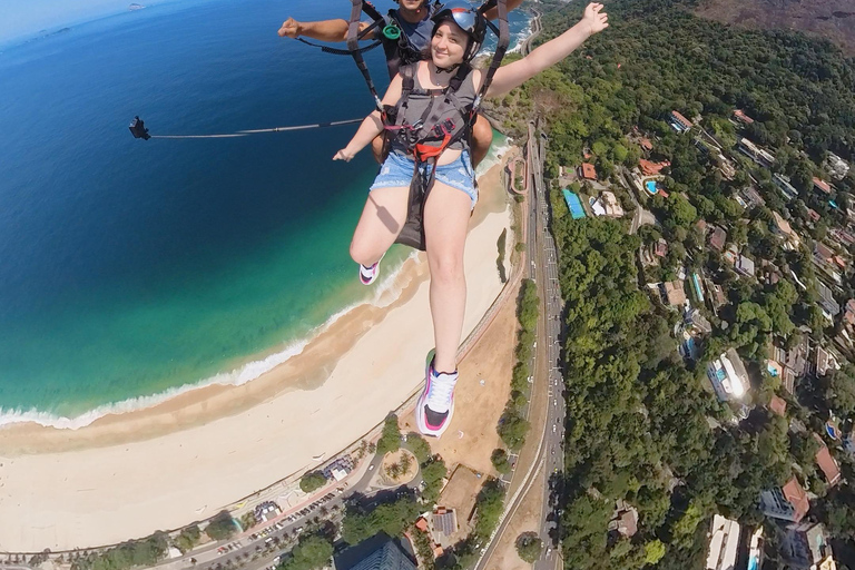 Paragliding flight with the most beautiful view of Rio de Janeiro Paragliding with the most beautiful view of Rio de Janeiro