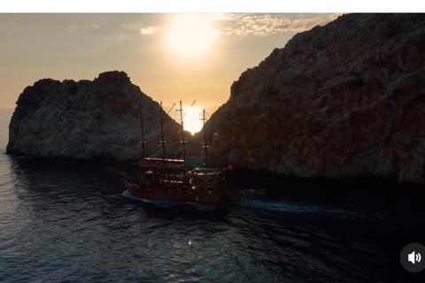 Alanya: Golden Hour Ship Under the Stars Dinner & Party