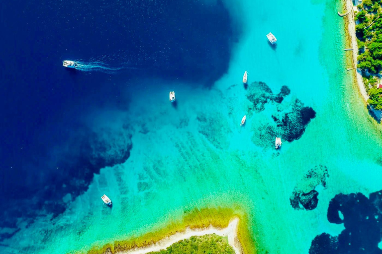 Ze Splitu/Trogiru: Błękitna Laguna i 2 wyspy - pół dnia prywatnieZe Splitu: prywatna półdniowa wycieczka do Błękitnej Laguny i Šolta Nečujam