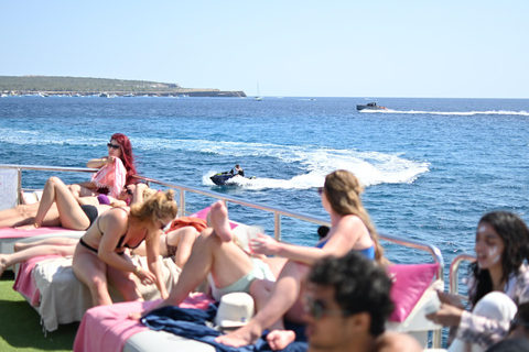 Exclusive experience: Premium catamaran from Ibiza to Formentera