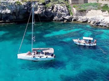 Cagliari: Sailing Tour with Snorkeling, and Prosecco Toast