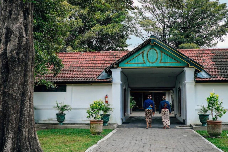 Yogyakarta: tour di 2 giorni a Borobudur, Merapi, Prambanan e al palazzo