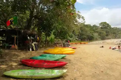 Punta Uva: Kayak en el Río y Caminata al Mirador