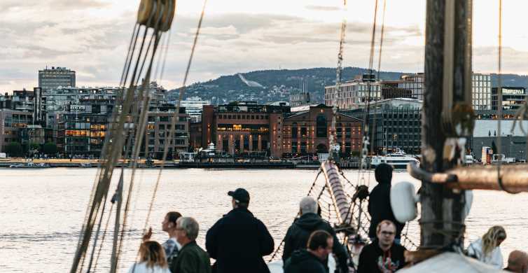 Oslo: Crociera serale sul fiordo con buffet di gamberetti