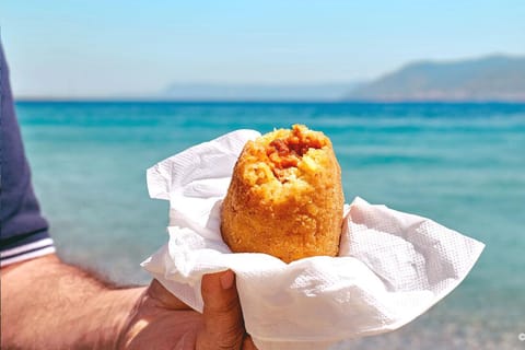Palermo: Private Walking Tour with Street Food & Aperitif