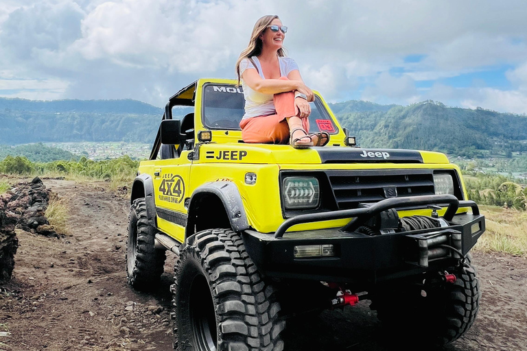 Kintamani hora dorada en jeep explora la montaña y las rocasKintamani: excursión de la hora dorada en jeep para explorar la montaña y las rocas